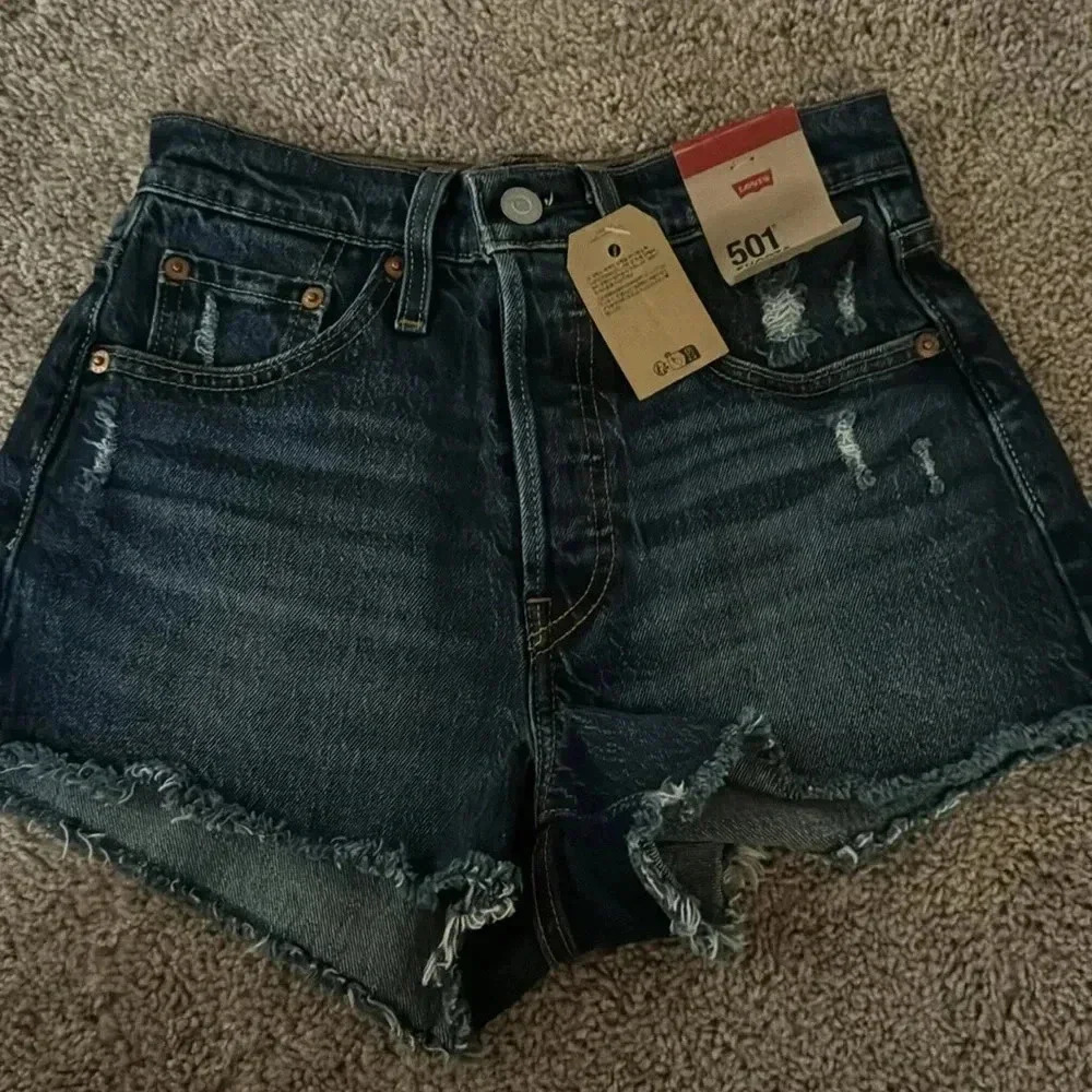 NWT Levi’s 501 Shorts - Picture 2 of 2